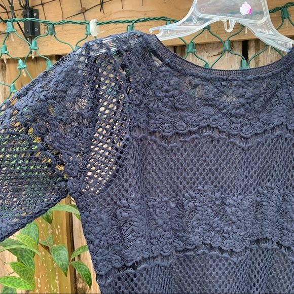 Ann Taylor knit, open net body, long sleeve navy blouse size XS - Picture 4 of 9